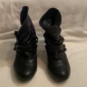 👢 Bandolino Black Heeled Boots Size 8.5